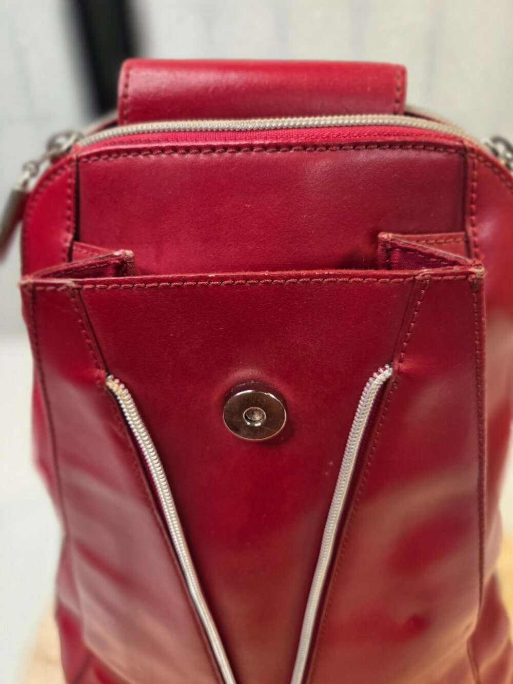 Wilson Leather Pelle Studio 90's Red Leather Sling Backpack Purse Women Medium - Picture 16 of 16